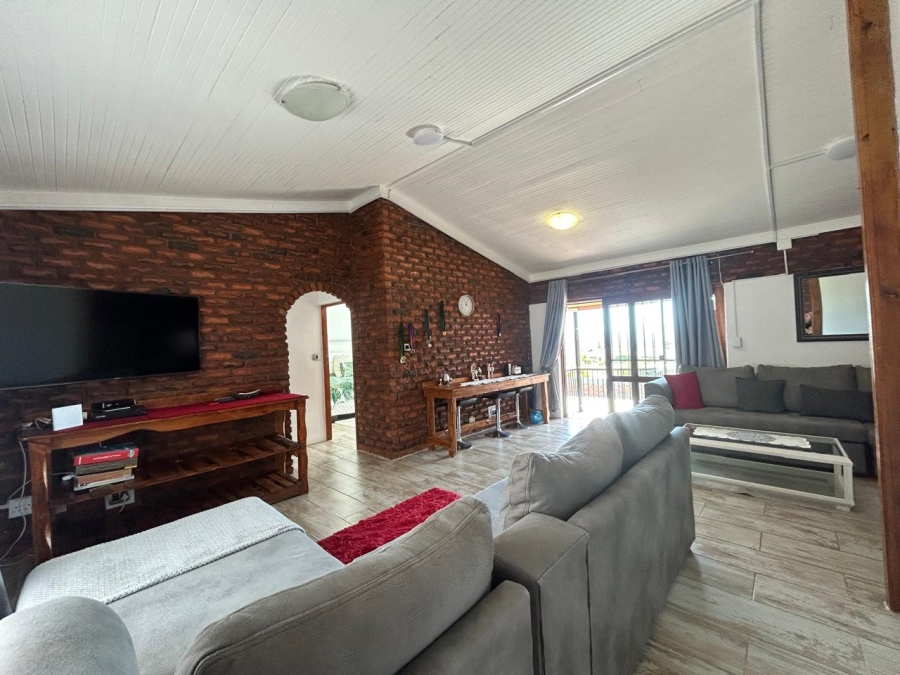 5 Bedroom Property for Sale in Wavecrest Eastern Cape